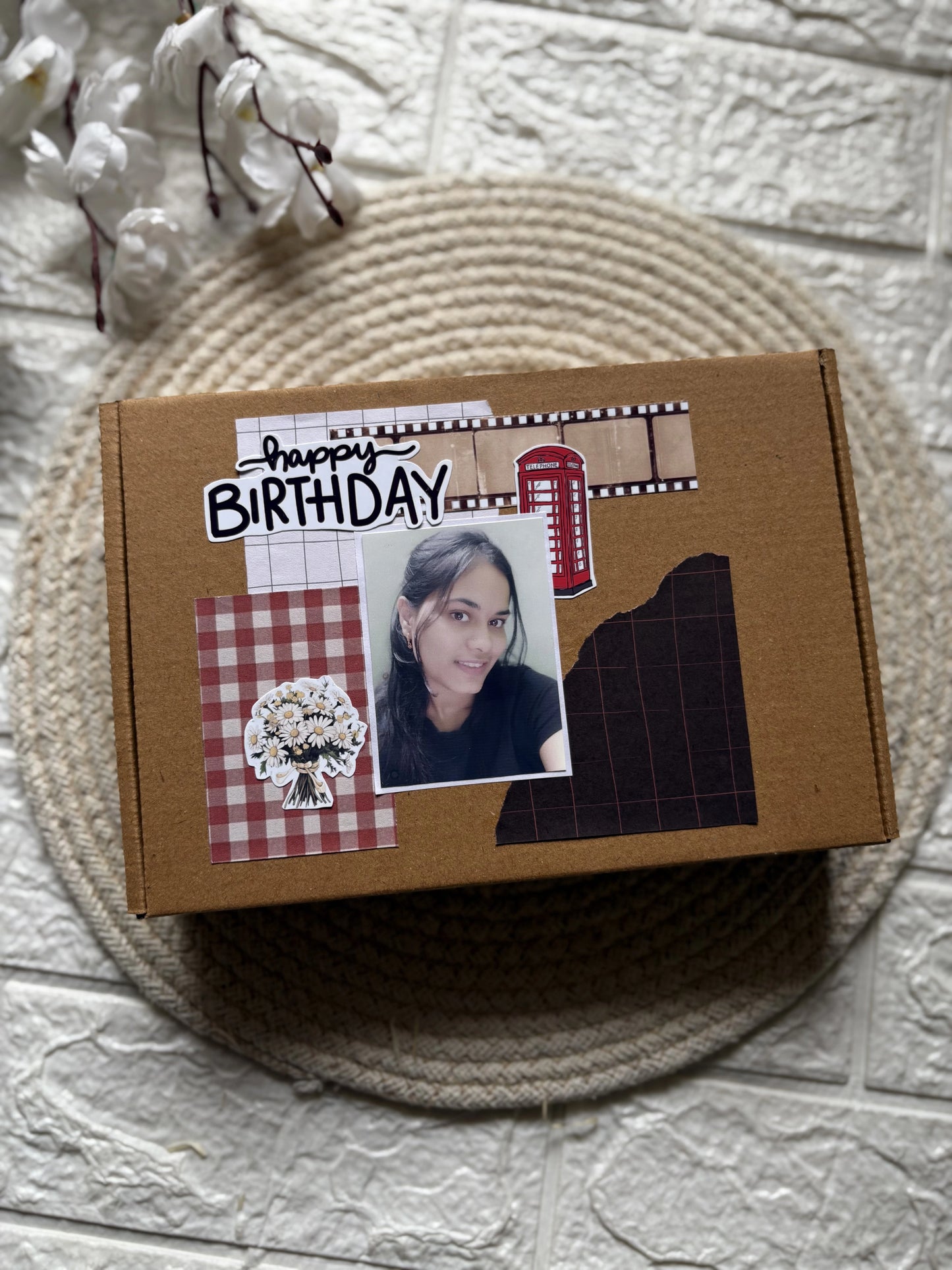 Birthday Surprise Hamper – Magazine, Frame & Card.